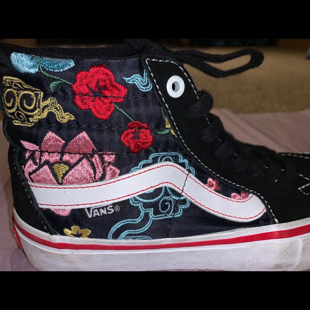 Lizzie Armanto high top vans